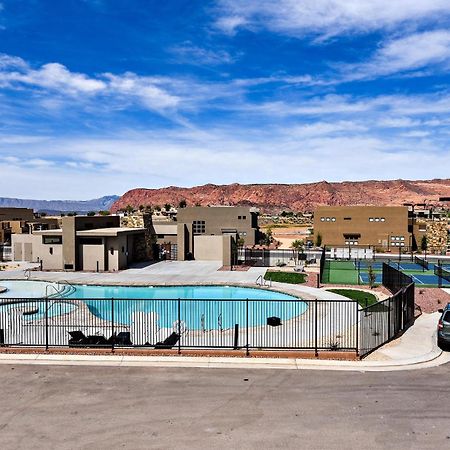 The View At The Escapes Villa St. George Exterior photo