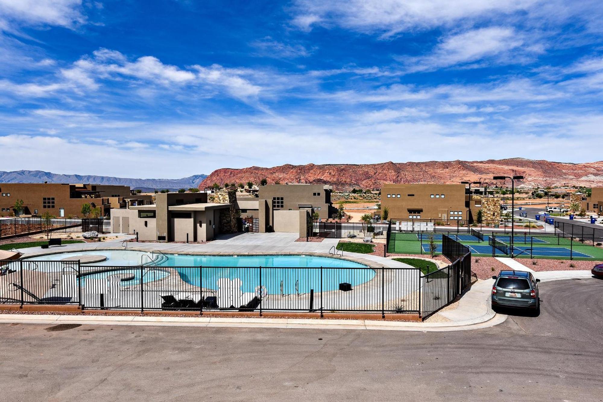 The View At The Escapes Villa St. George Exterior photo
