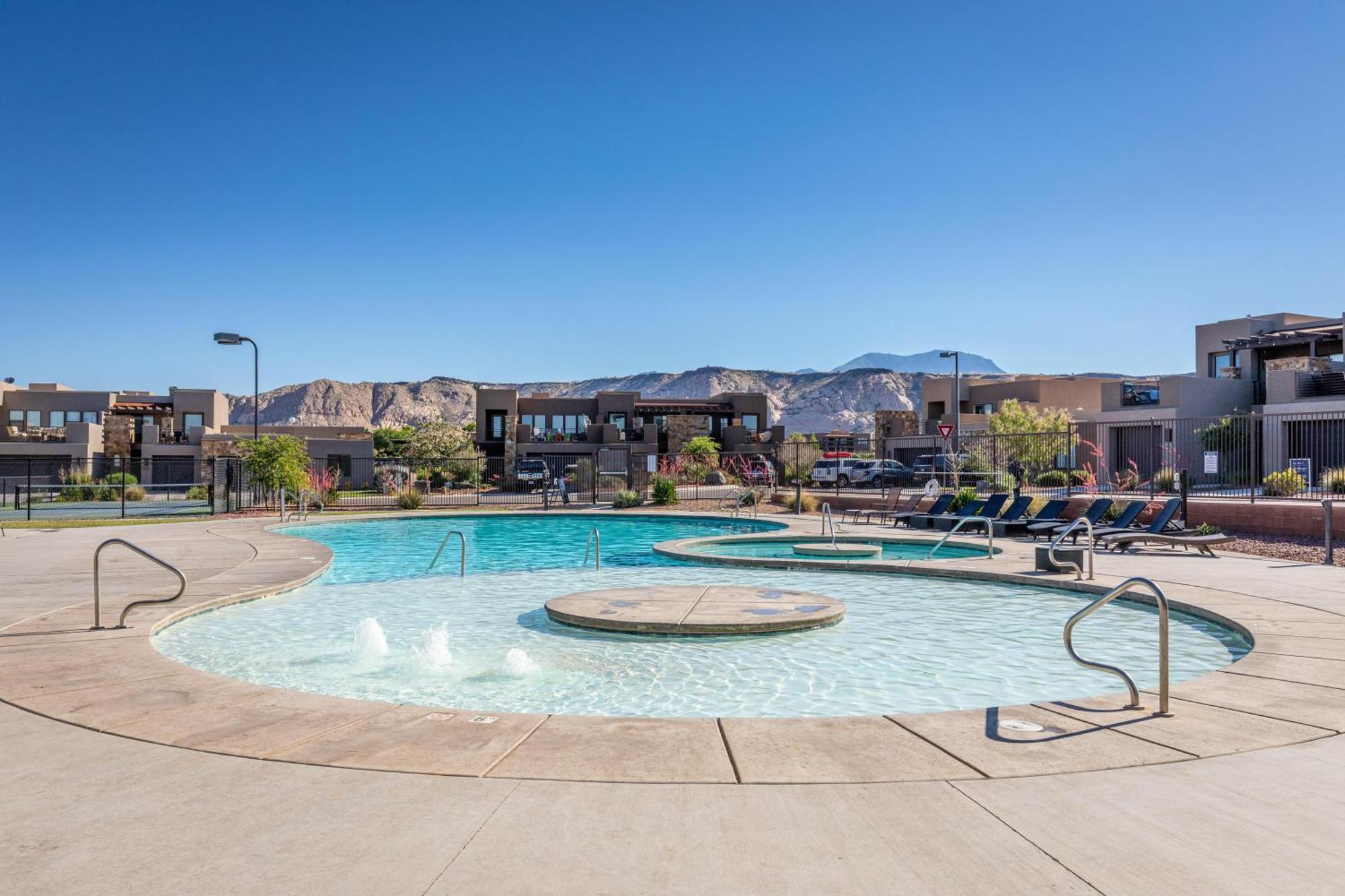 The View At The Escapes Villa St. George Exterior photo